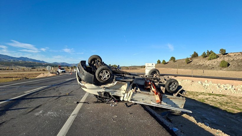 Hisarcık’ta feci kaza: Cip ile kamyonet çarpıştı - Resim : 2