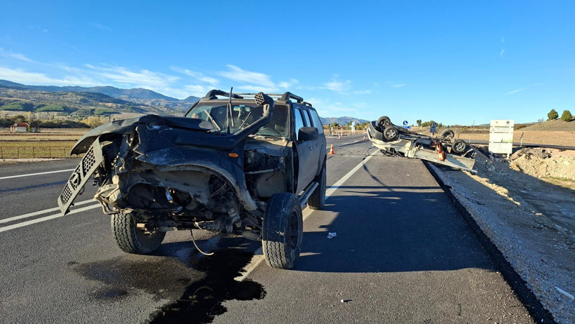 Hisarcık’ta feci kaza: Cip ile kamyonet çarpıştı - Resim : 3