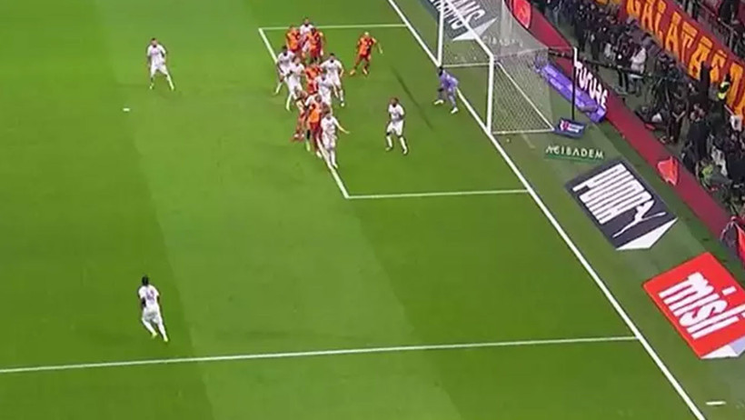 Trabzonspor'un Galatasaray'a karşı penaltı beklediği pozisyonda devam kararı doğru muydu? beIN Trio ekibi son noktayı koydu! - Resim : 4