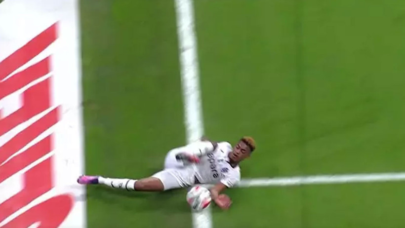 Trabzonspor'un Galatasaray'a karşı penaltı beklediği pozisyonda devam kararı doğru muydu? beIN Trio ekibi son noktayı koydu! - Resim : 5