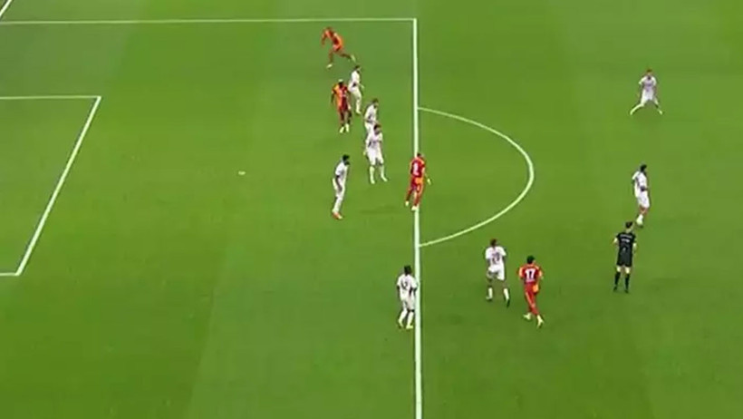 Trabzonspor'un Galatasaray'a karşı penaltı beklediği pozisyonda devam kararı doğru muydu? beIN Trio ekibi son noktayı koydu! - Resim : 6