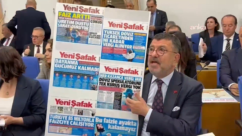 Komisyonda ‘Yeni Şafak’ ve ‘papağan’ protestosu - Resim : 2