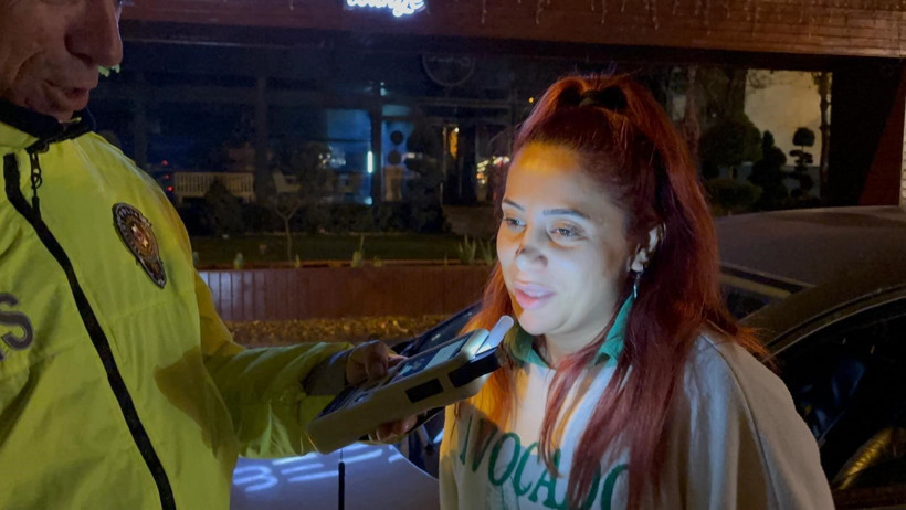 Gülerek üfledi ağlayarak ehliyetsiz ayrıldı! - Resim : 2