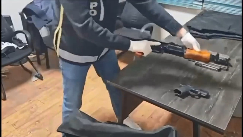 İstanbul’da bir facia önlendi! İkisi çocuk tetikçi 8 kişi yakalandı: Çelik yelek uzun namlulu silah… - Resim : 2