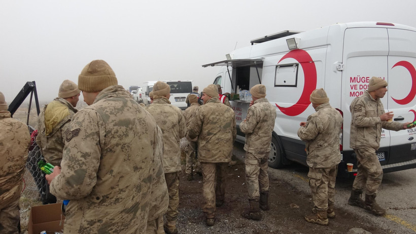 Erzurum'da çoban 160 koyunla sır oldu - Resim : 6