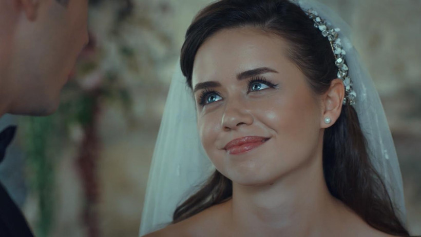 Alemin Kıralı’nın Ahsen’i Yağmur Ün açtı ağzını yumdu gözünü: Oklar yine Evrim Akın’da! - Resim : 12