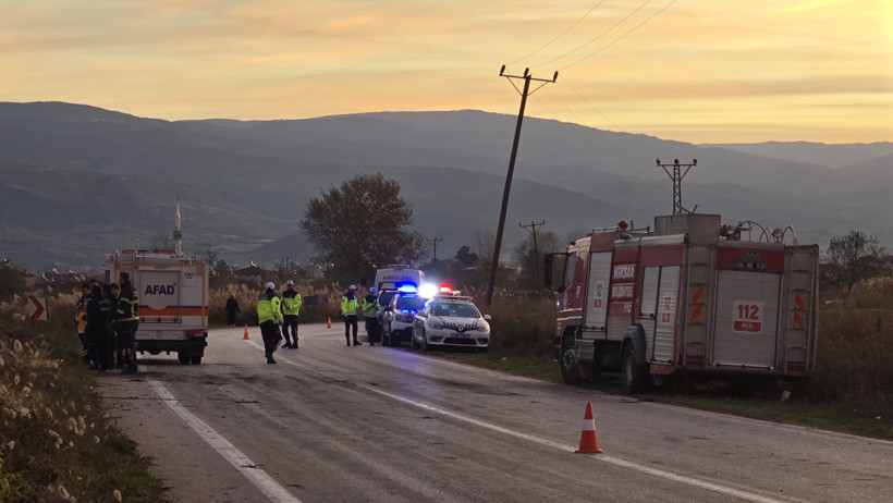 Otomobil sazlığa uçtu! 2 ölü 1 yaralı - Resim : 4