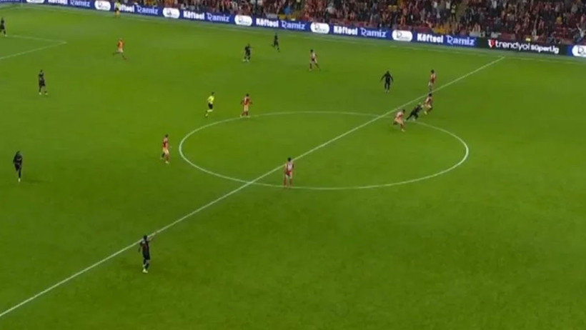 Gençlerbirliği'nin Galatasaray maçında gördüğü kırmızı kart doğru mu? beIN Trio son noktayı koydu! - Resim : 6