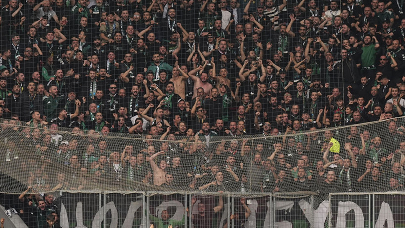 Süper Lig maçında tribünler tek ses... Öcalan protestosu - Resim : 1