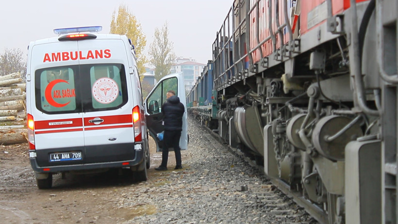Bir anlık dalgınlığın bedelini ağır ödedi! Yük treni çarptı - Resim : 1