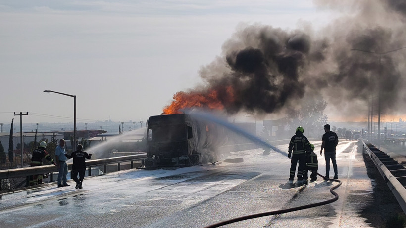 Mersin'de akaryakıt yüklü tanker alev alev yandı - Resim : 5