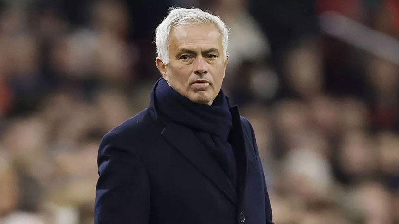 Yine Jose Mourinho yine olay! Maç oynanırken öyle bir şey yaptı ki... - Resim : 1