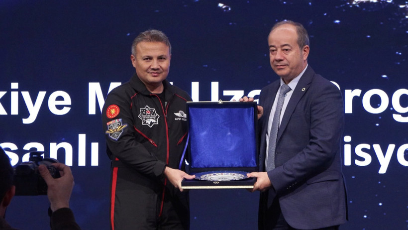 Uzaya giden ilk Türk astronot Alper Gezeravcı YTÜ’de öğrencilerle buluştu - Resim : 2