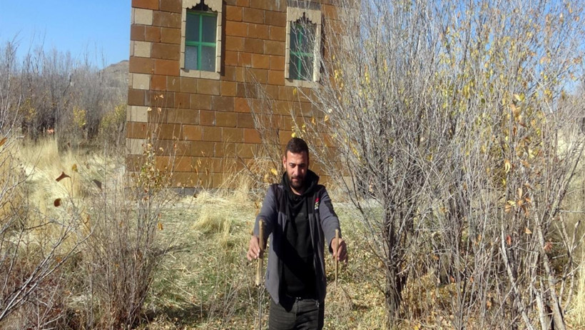 Defineciler tarihi Haydar Baba mezarlığı’nı altın aramak için talan etti: Ortaya kemikler çıktı - Resim : 4