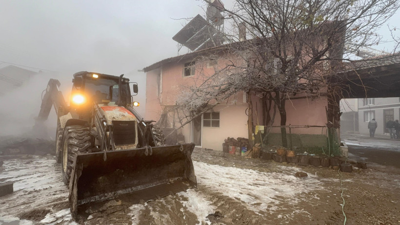Bükerler Köyü'nde kış ortasında kabus: Bir aile evsiz kaldı! Sabaha karşı alevler her şeyi yuttu - Resim : 1