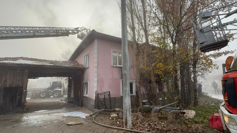 Bükerler Köyü'nde kış ortasında kabus: Bir aile evsiz kaldı! Sabaha karşı alevler her şeyi yuttu - Resim : 3