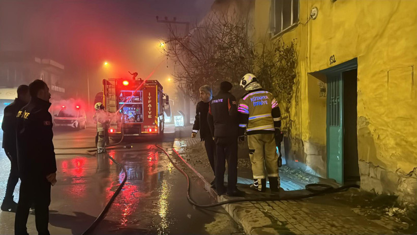 Alevler arasında can pazarı yaşadı! Ev küle döndü anne öldü - Resim : 1