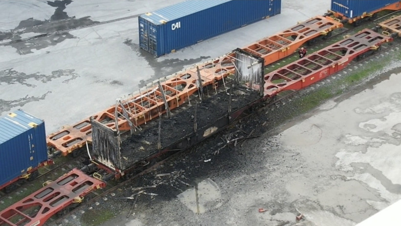 TIR dorsesi alev topuna döndü! İtfaiye seberber oldu - Resim : 1