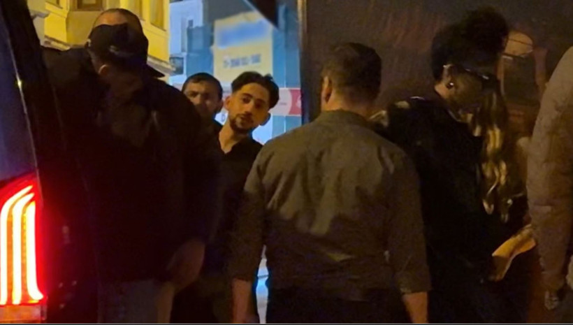 Dünya yıldızı futbolcu Jadon Sancho ve rapçi sevgilisi Saweetie’ ile Sirkeci paparazzilere yakalandı: Köşe bucak saklandılar! - Resim : 16