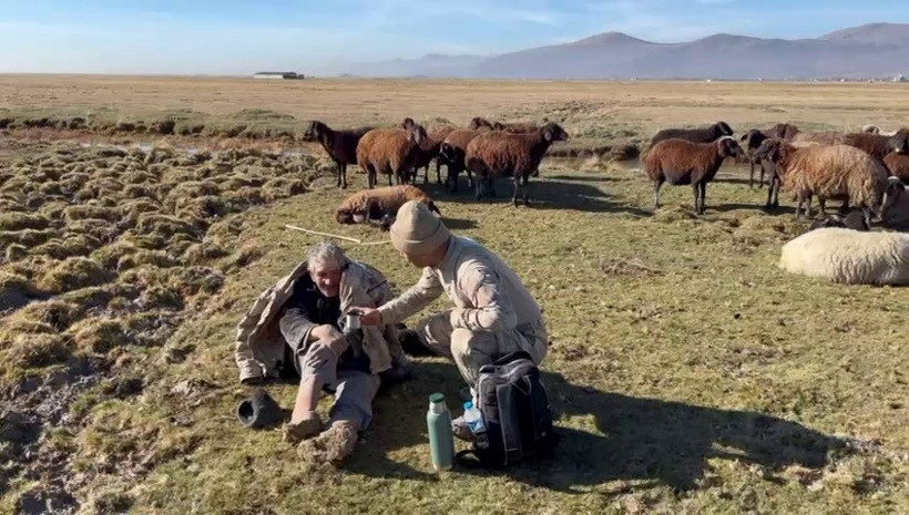 160 koyunla kaybolan çoban bulundu! Türk askeri sırtında taşıdı! İlk sözleri bakın ne oldu - Resim : 3