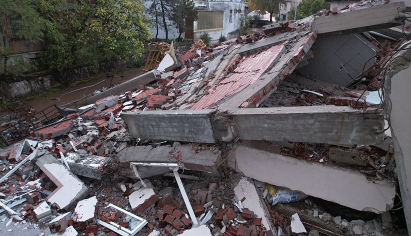 Sındırgı'daki depremin hasarı gün ağarınca ortaya çıktı! Kameralara böyle yansıdı - Resim : 6
