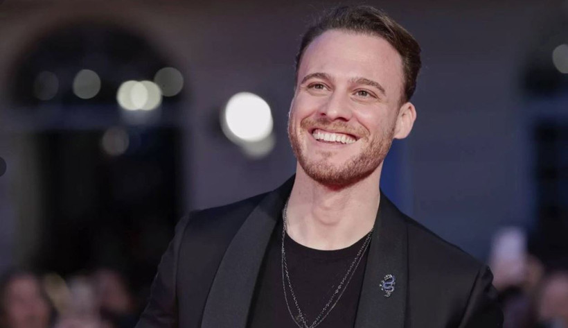 Kerem Bürsin’den yeni sevgilisi Selin Yağcıoğlu’na ayna pozlu ilan-ı aşk! Artık saklanmıyorlar - Resim : 1