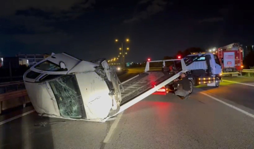 İstanbul TEM Otoyolu'nda korkunç kaza! 4 kişi yaralandı - Resim : 2