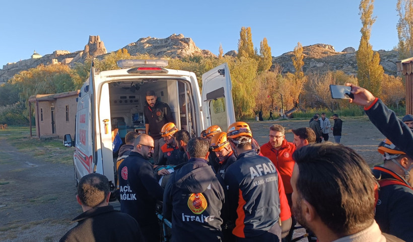 40 yaşındaki gezgin Van Kalesi’nde düştü: Ekipler seferler oldu - Resim : 3