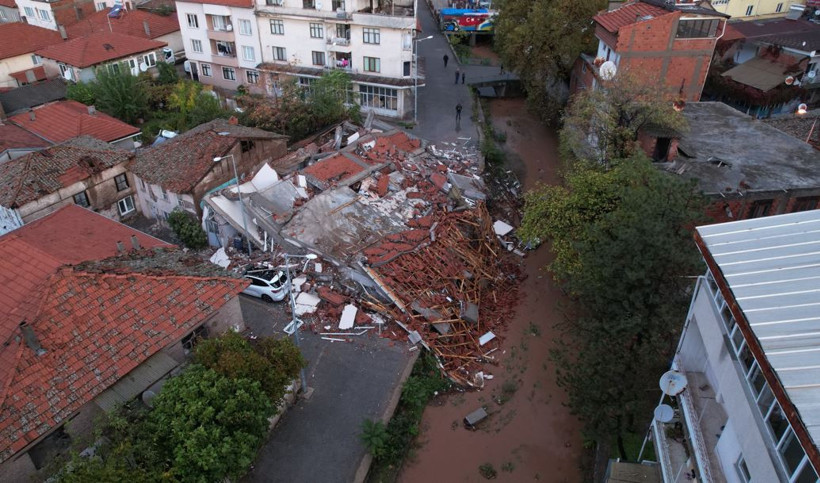 Sındırgı'daki depremin hasarı gün ağarınca ortaya çıktı! Kameralara böyle yansıdı - Resim : 4