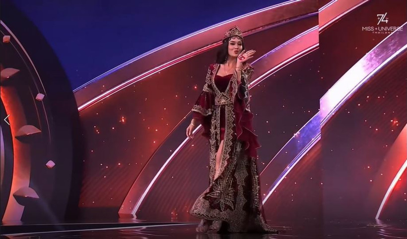 Hürrem Sultan gibi sahneye çıktı: Türkiye güzeli Ceren Arslan Kainat Güzellik Yarışması'na damga vurdu! - Resim : 13