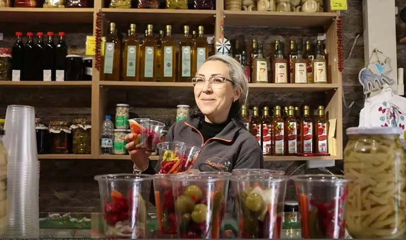 ‘Neşeli Günler’ filmi gerçek oldu! Boşanan çift aynı sokakta rakip oldu: “Keşke Sadece limon mu sirke mi kavgası olsa…” - Resim: 3