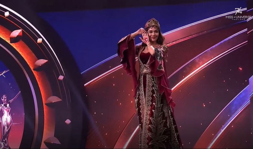 Hürrem Sultan gibi sahneye çıktı: Türkiye güzeli Ceren Arslan Kainat Güzellik Yarışması'na damga vurdu! - Resim : 12