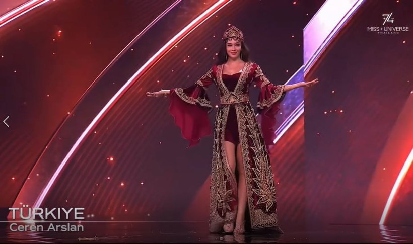 Hürrem Sultan gibi sahneye çıktı: Türkiye güzeli Ceren Arslan Kainat Güzellik Yarışması'na damga vurdu! - Resim : 14