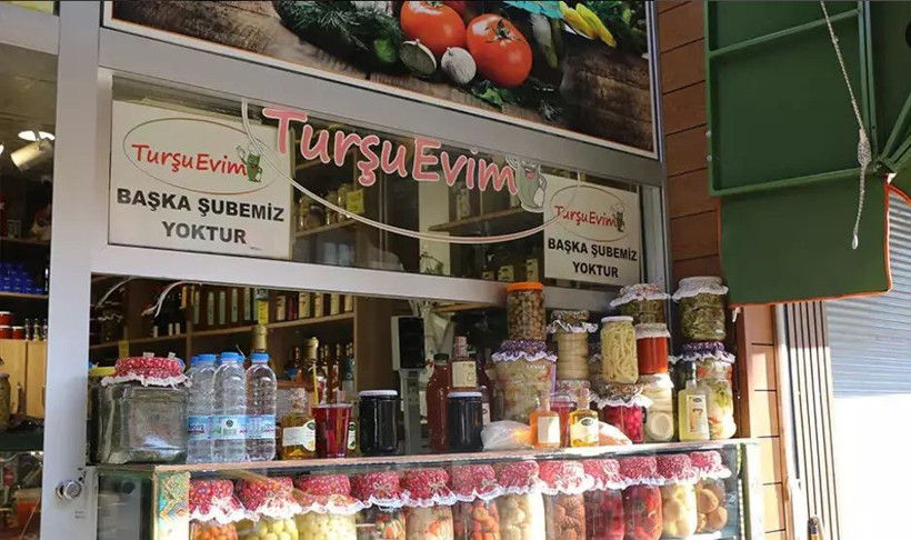 ‘Neşeli Günler’ filmi gerçek oldu! Boşanan çift aynı sokakta rakip oldu: “Keşke Sadece limon mu sirke mi kavgası olsa…” - Resim: 6