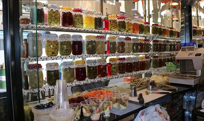 ‘Neşeli Günler’ filmi gerçek oldu! Boşanan çift aynı sokakta rakip oldu: “Keşke Sadece limon mu sirke mi kavgası olsa…” - Resim: 9