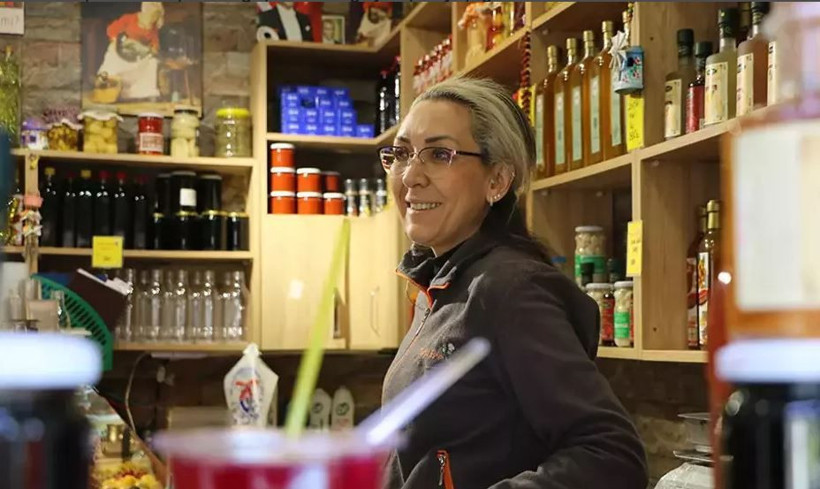 ‘Neşeli Günler’ filmi gerçek oldu! Boşanan çift aynı sokakta rakip oldu: “Keşke Sadece limon mu sirke mi kavgası olsa…” - Resim: 1