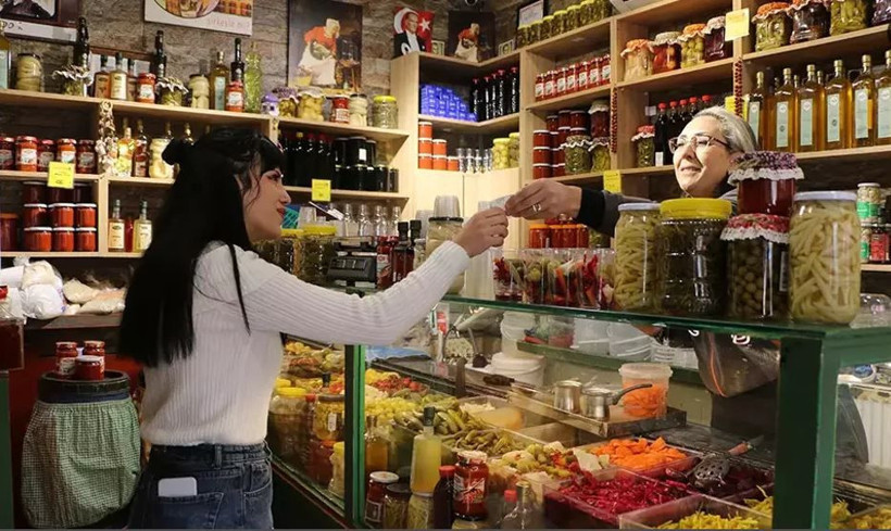 ‘Neşeli Günler’ filmi gerçek oldu! Boşanan çift aynı sokakta rakip oldu: “Keşke Sadece limon mu sirke mi kavgası olsa…” - Resim: 8