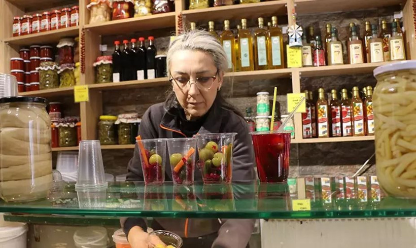 ‘Neşeli Günler’ filmi gerçek oldu! Boşanan çift aynı sokakta rakip oldu: “Keşke Sadece limon mu sirke mi kavgası olsa…” - Resim: 10