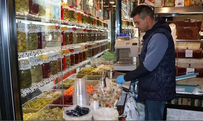 ‘Neşeli Günler’ filmi gerçek oldu! Boşanan çift aynı sokakta rakip oldu: “Keşke Sadece limon mu sirke mi kavgası olsa…” - Resim: 2