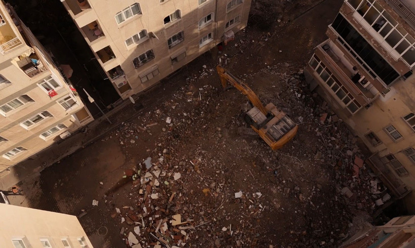 Burası İstanbul! Kentsel dönüşüm sonrası ortaya çıktı: Binanın duvarı hiç yapılmamış - Resim : 2