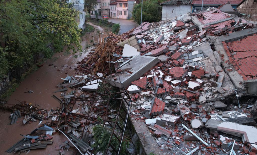 Sındırgı'daki depremin hasarı gün ağarınca ortaya çıktı! Kameralara böyle yansıdı - Resim : 5