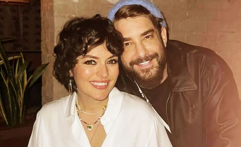 Enis Arıkan ‘Ezgi Mola' sorusuna bile katlanamadı: Daha düne kadar çifte kumrular gibiydiniz! - Resim: 12