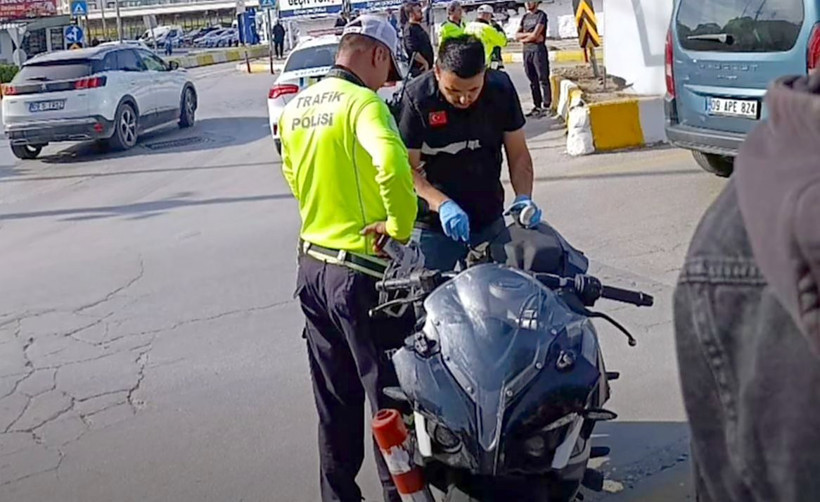 Çalıntı motosikletle kaza yaptı, polisten kaçamadı - Resim : 1