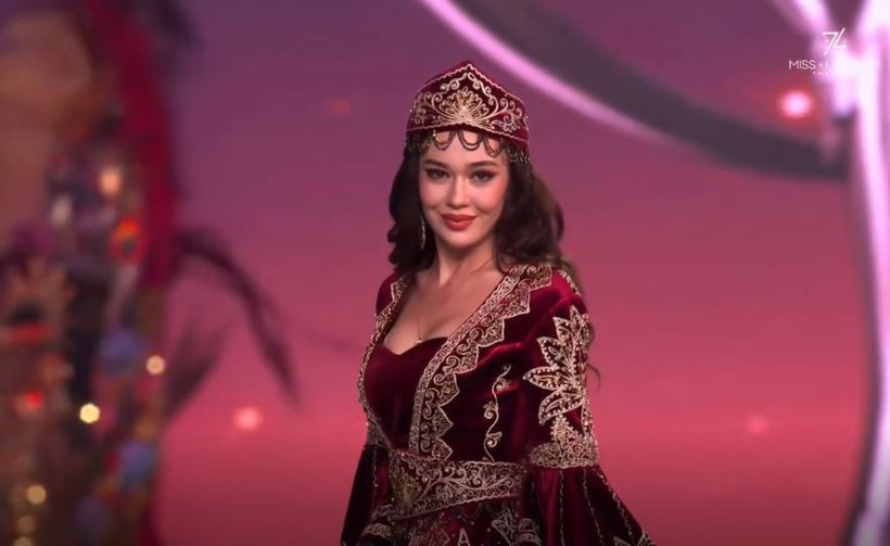 Hürrem Sultan gibi sahneye çıktı: Türkiye güzeli Ceren Arslan Kainat Güzellik Yarışması'na damga vurdu! - Resim : 10