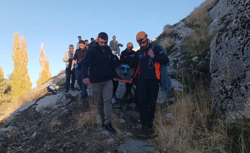 40 yaşındaki gezgin Van Kalesi’nde düştü: Ekipler seferler oldu - Resim : 2