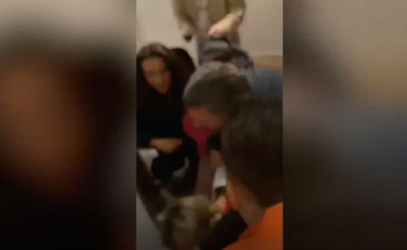 Komşu terörü kamerada: Ünlü şarkıcı Derya Uluğ ve müzisyen nişanlısı Asil Gök kabusu yaşamıştı! - Resim : 17