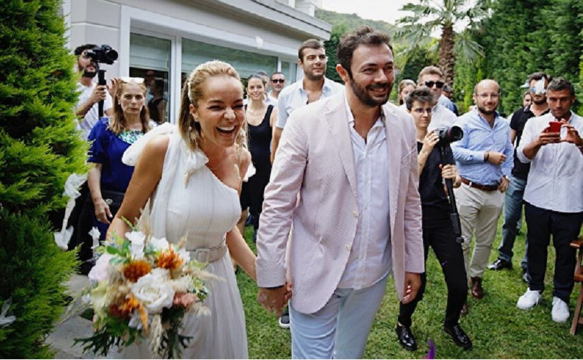 Bengü’den kırmızı kalpli paylaşım: Dedikodular alev aldı! Bir yıl sonra gelen o fotoğraf - Resim : 4