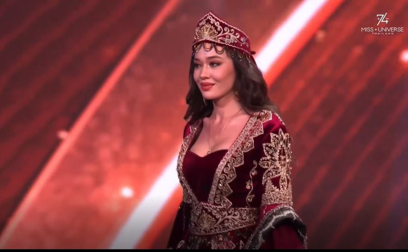 Hürrem Sultan gibi sahneye çıktı: Türkiye güzeli Ceren Arslan Kainat Güzellik Yarışması'na damga vurdu! - Resim : 11