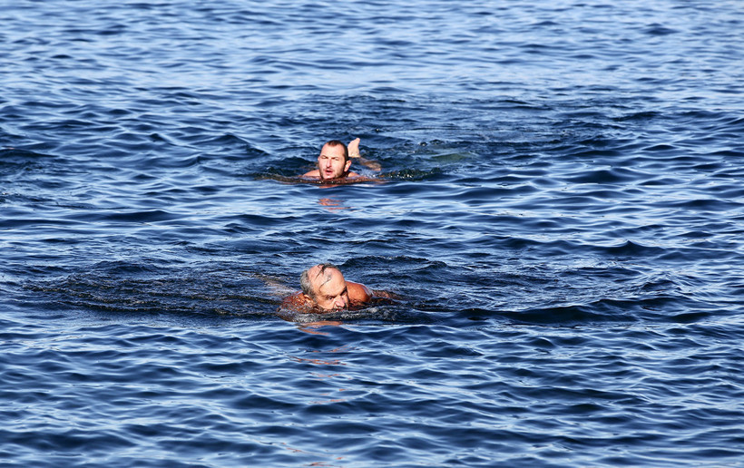 Soğuk suda sıcak mesaj: ‘Sağlığa Kulaç At!’ - Resim : 1