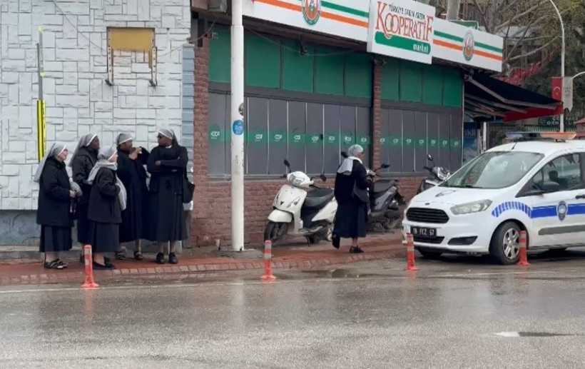 Papadan önce rahibeler geldi - Resim : 5